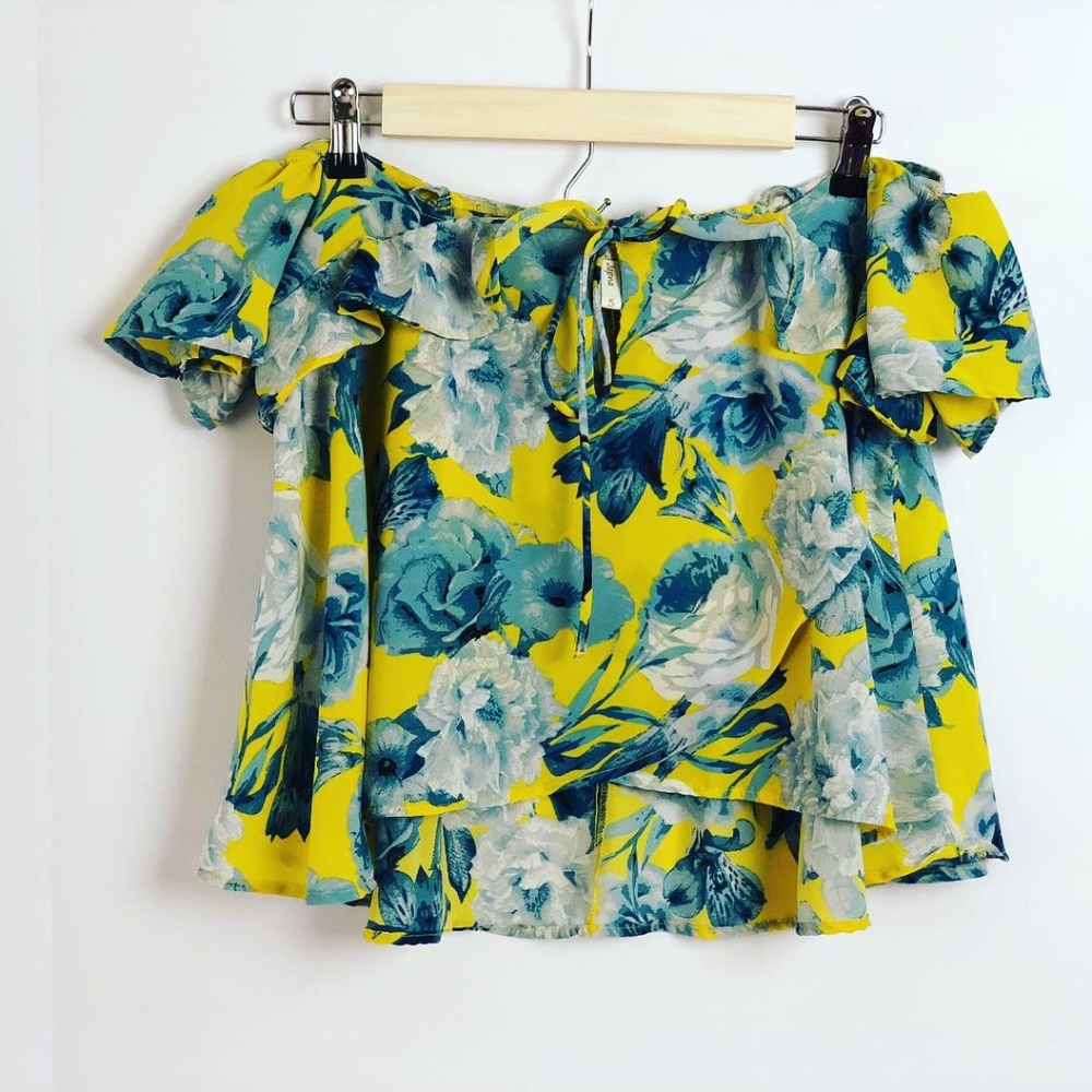 Yellow with blue flowers flows top size s